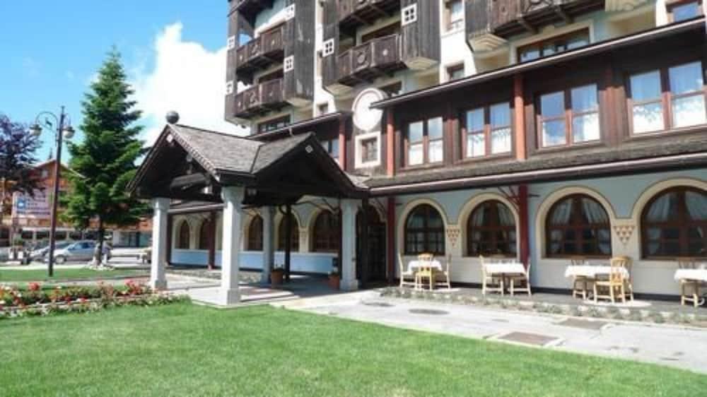 Hotel & Catturani 3*